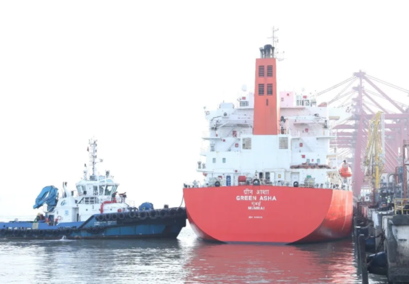 LPG Tanker Carrying 15,400 Tons Reaches Navi Mumbai After Crossing Hormuz Safely