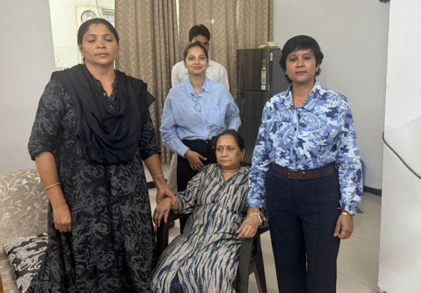 Madhya pradesh News Rajgarh CMHO Caught Red-Handed Taking Bribe