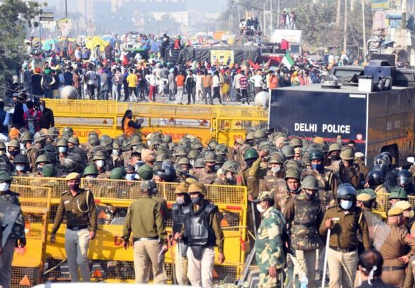 Massive Traffic Jam Leaves Commuters Helpless