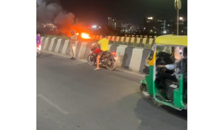 Moving Car Turns Into Fireball Near Ekana Stadium Bridge in Lucknow, Major Mishap Averted