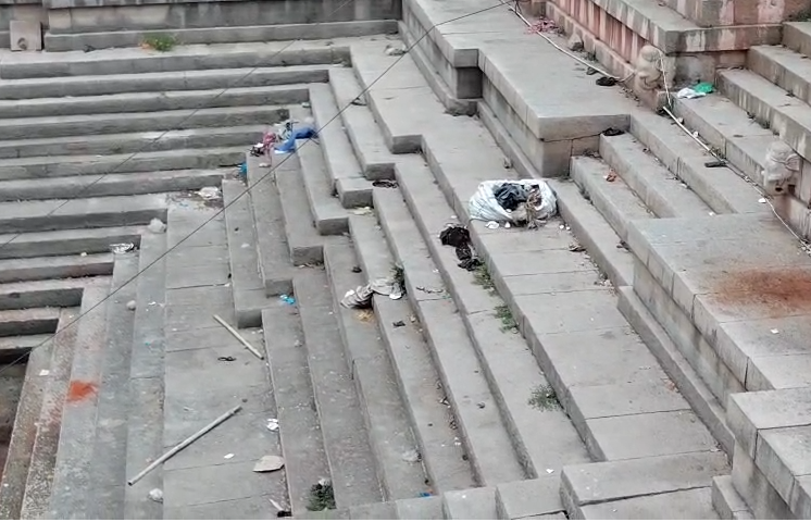 Filth Near Municipal Office Raises Concerns Over Historic Stepwell