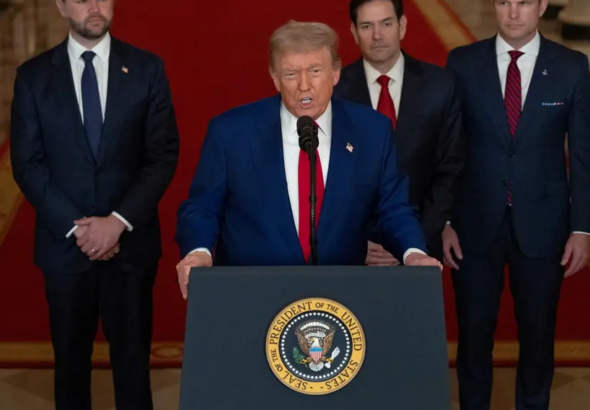 Trump Warns Over Strait of Hormuz, Concerns Rise Over Possible Nuclear Strike