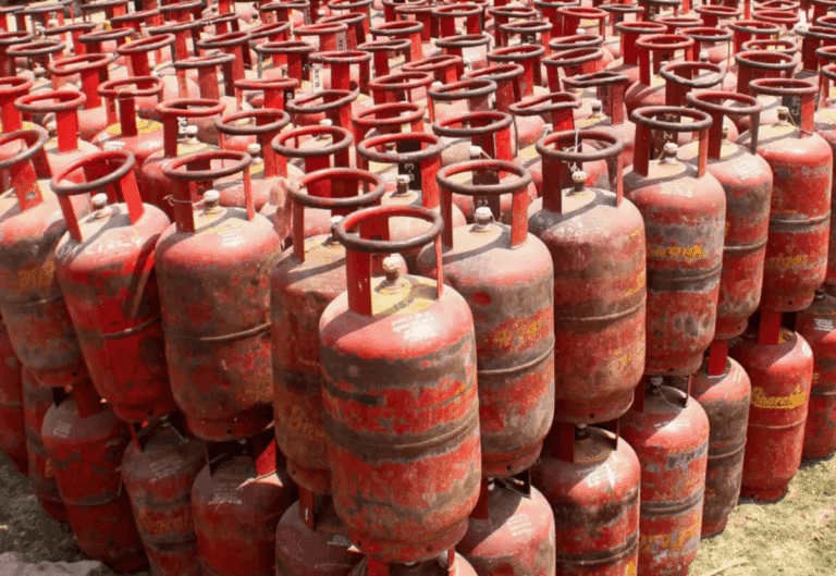 India LPG Consumption Falls 13% Amid West Asia Conflict